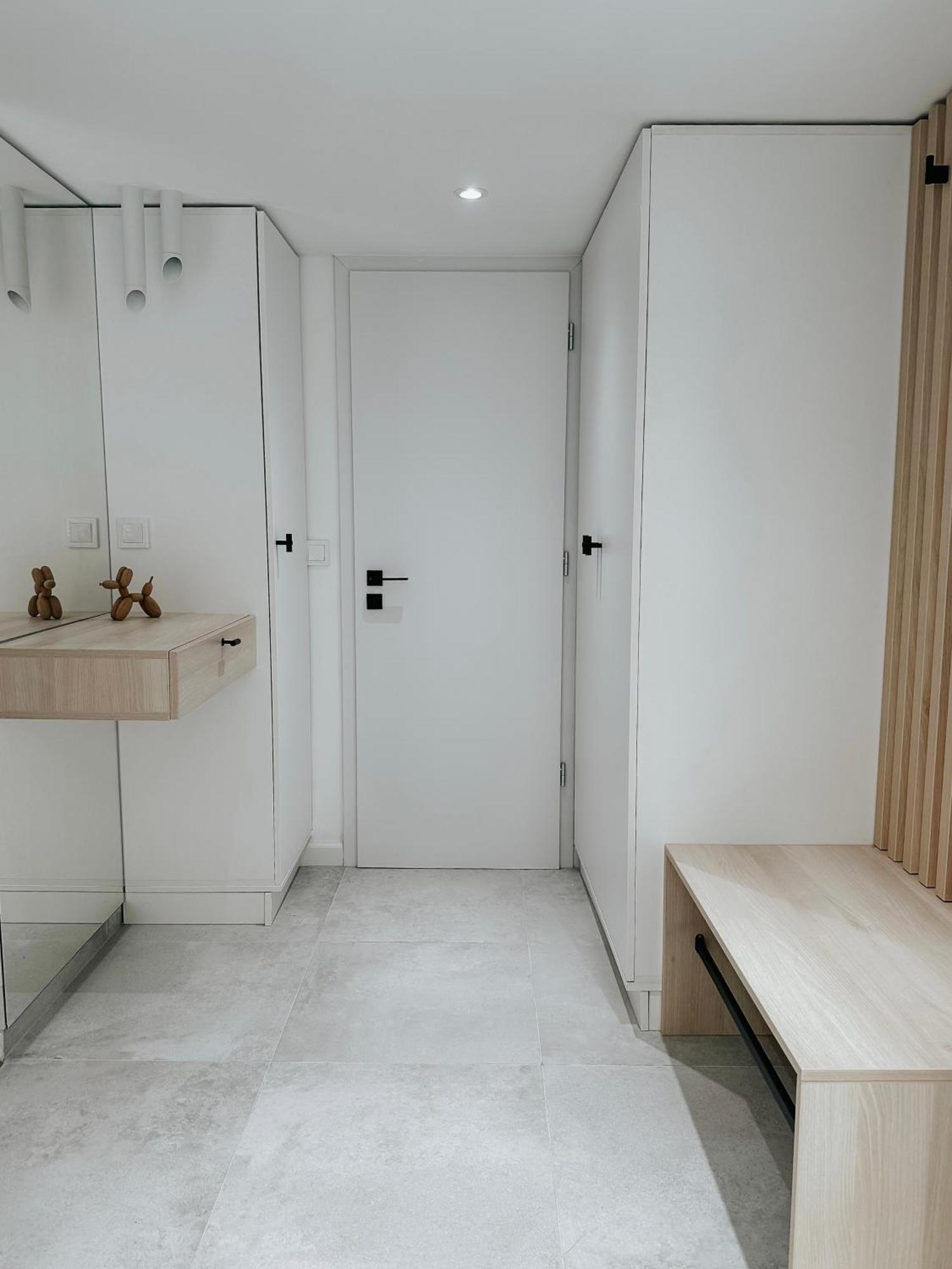 Apartment Jokai-j18 Three Bedroom Stylish