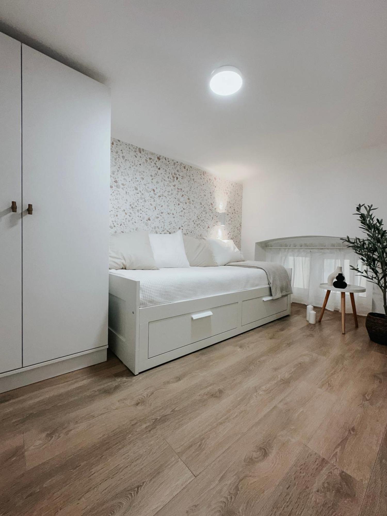 Jokai-j18 Three Bedroom Stylish Apartment *